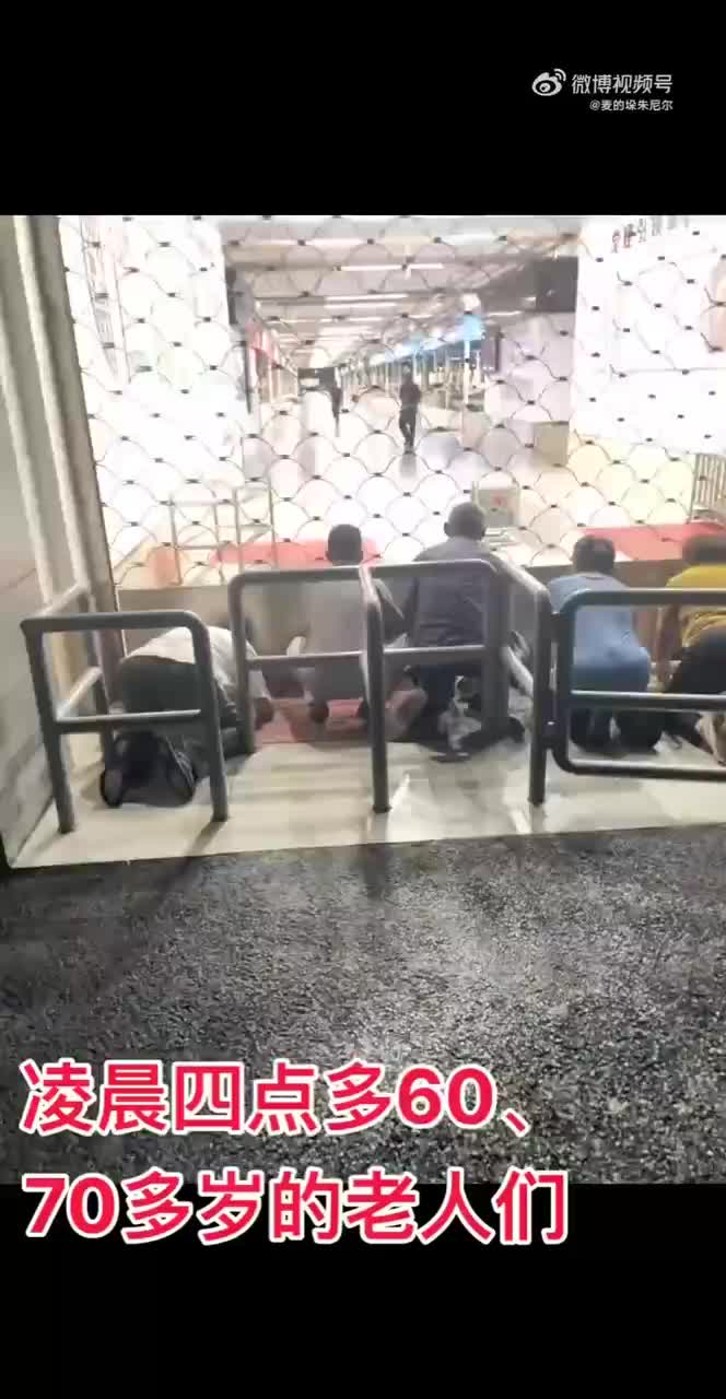 轻松一刻：要送秋天第一杯奶茶的，今天就可以送了