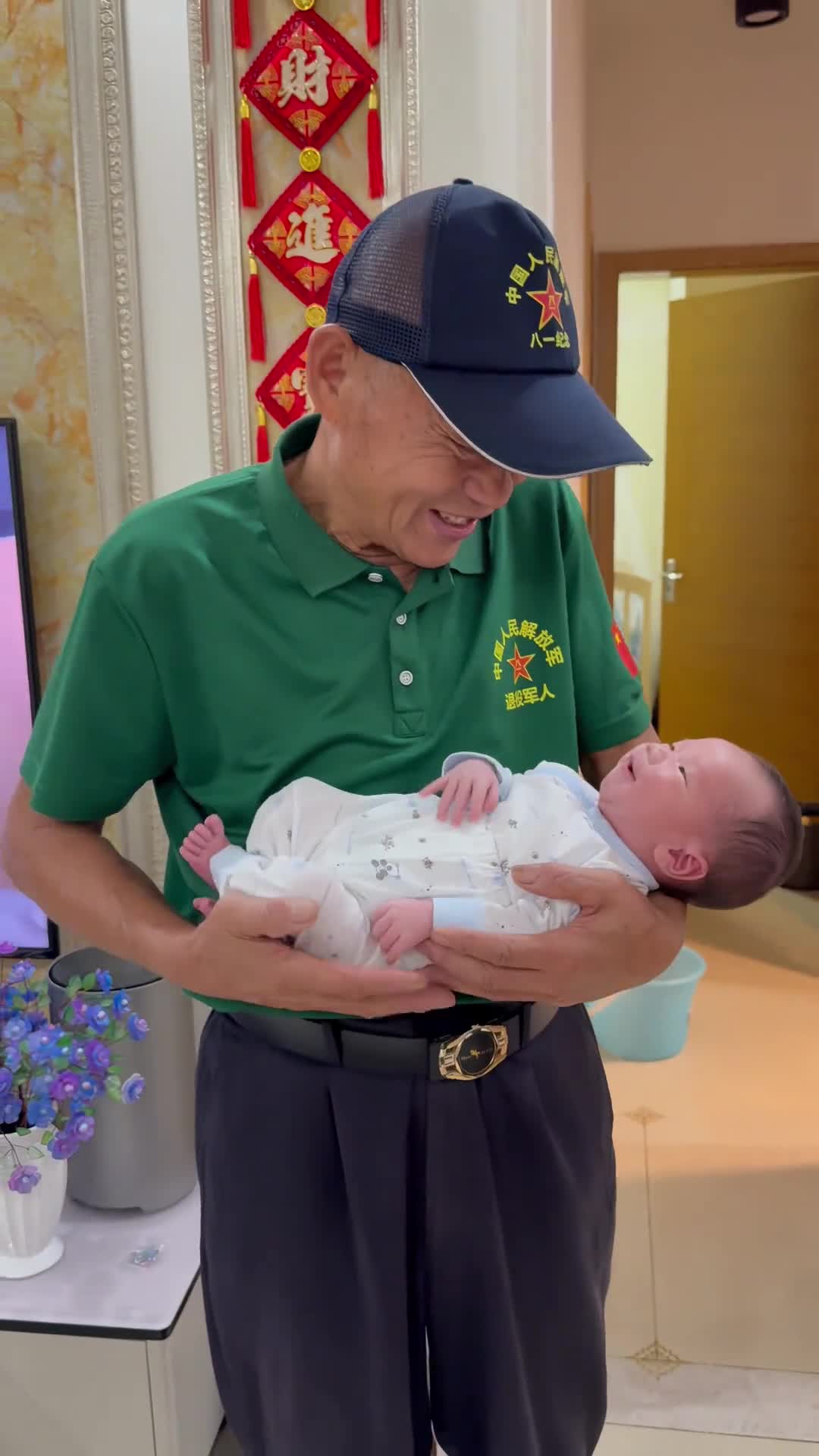 轻松一刻：第一次看这图是大学生，现在40了。。。