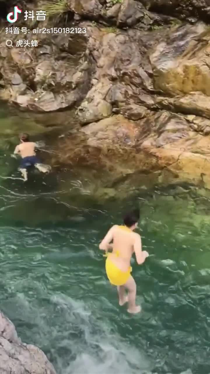 轻松一刻：第一次看这图是大学生，现在40了。。。