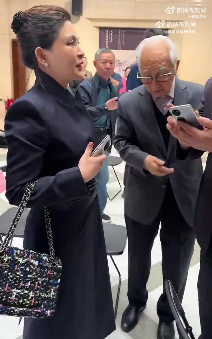 轻松一刻：这可真是一手好牌啊！