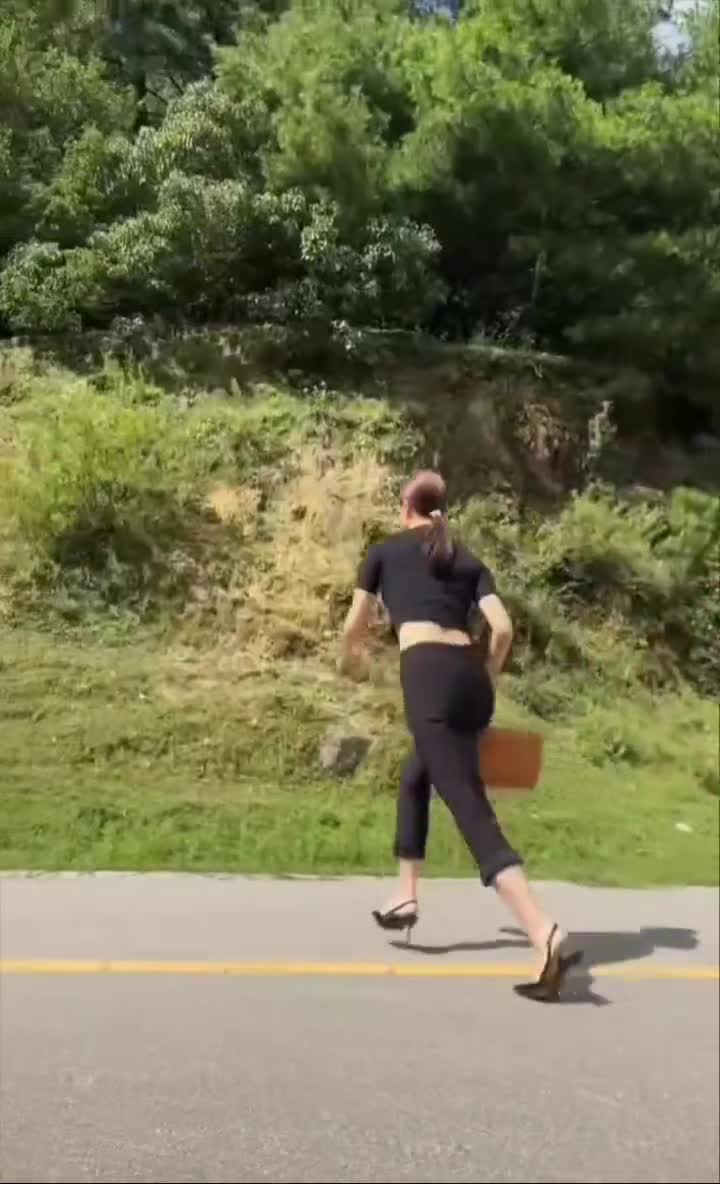 轻松一刻：勇敢还不够，有钱才能先享受世界