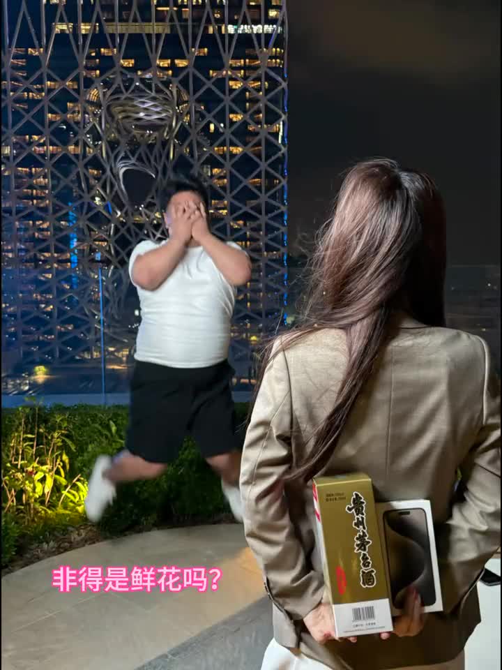 轻松一刻：据说这是学生们回学校的全程表情