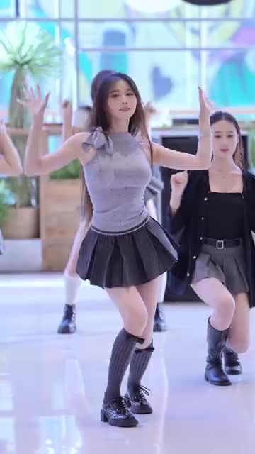 轻松一秒：咋上网课还坐后排啊！？