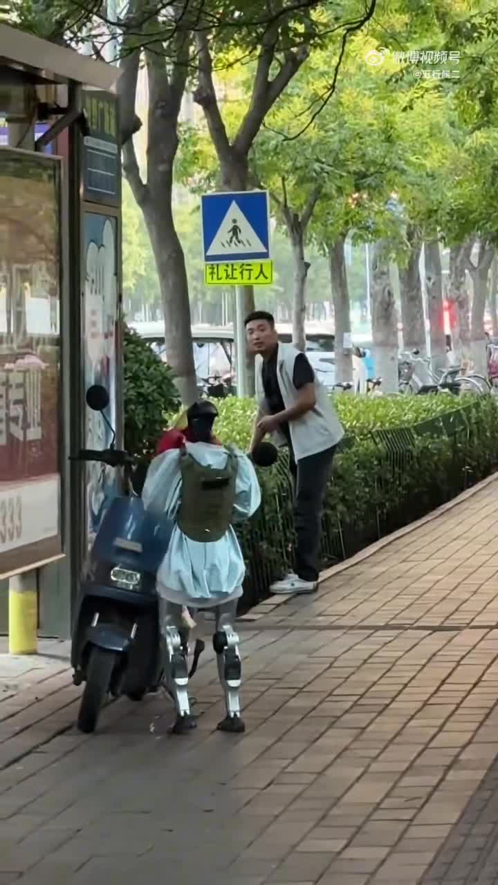 轻松一刻：人生处处碰壁，但就是碰不到人民币