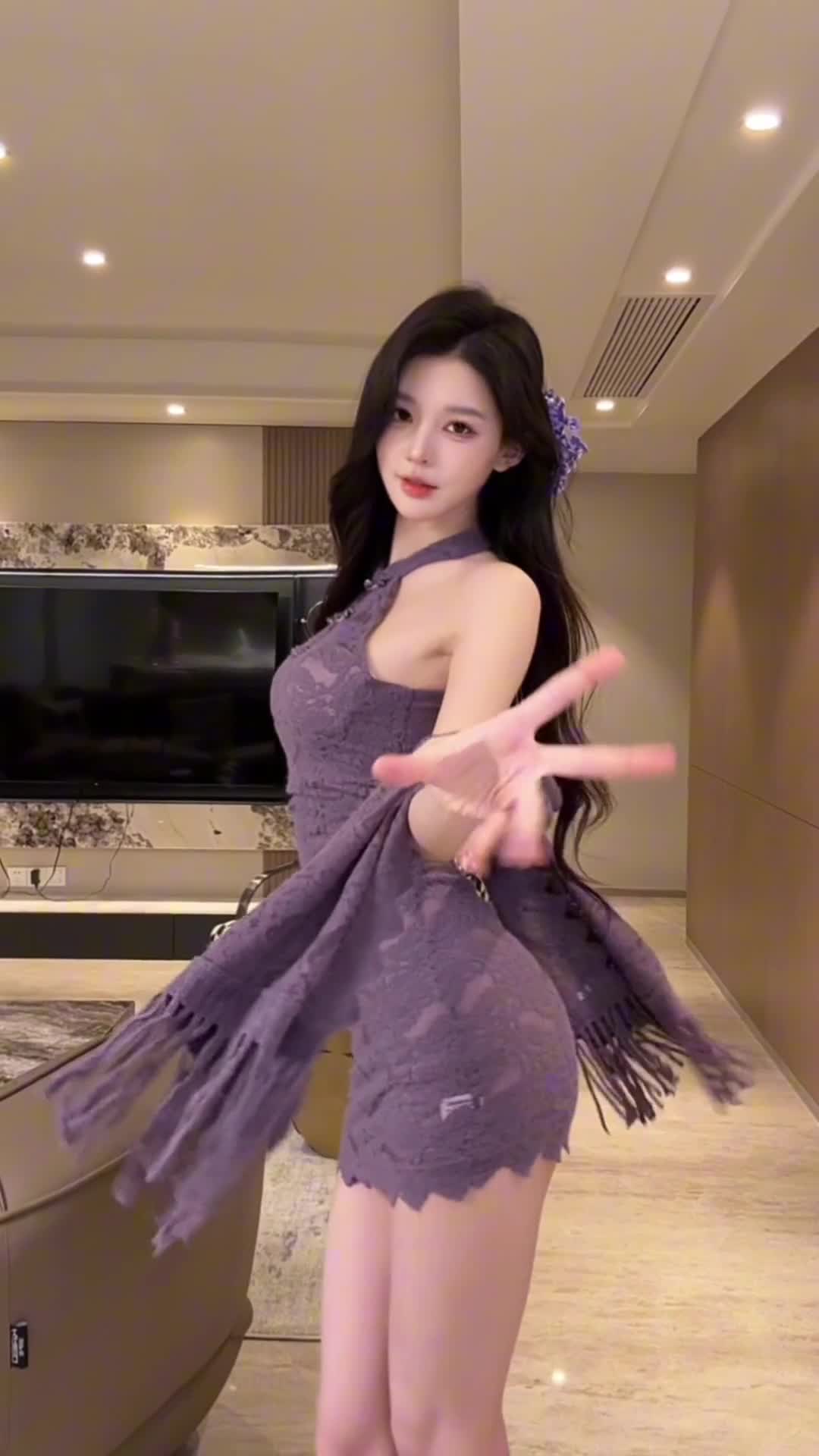 轻松一秒：在草原上找到了牛马同事！？