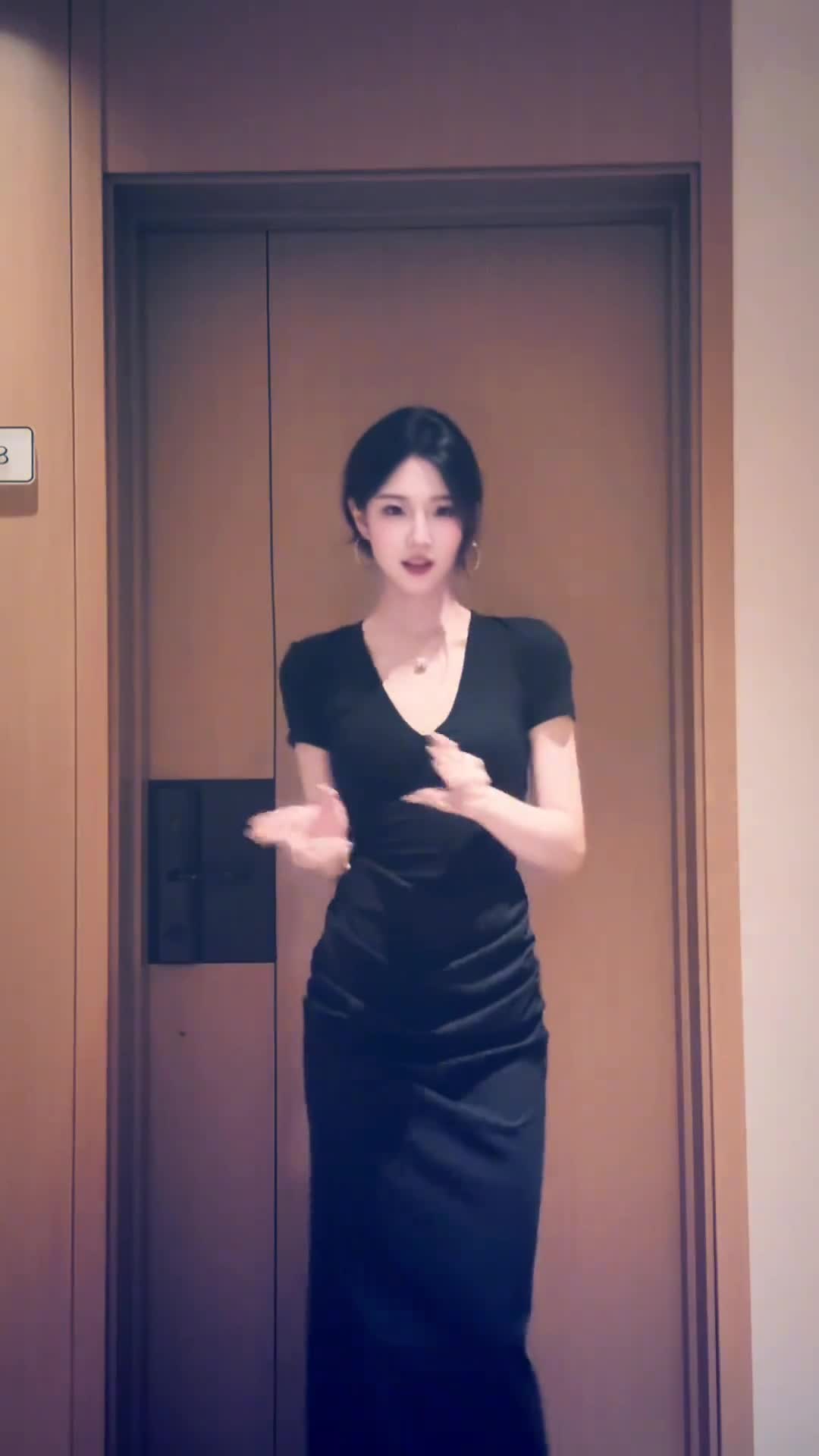 轻松一秒：还在摸鱼？你的顶头上司来了！