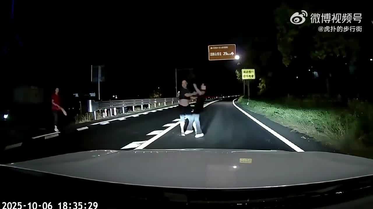 轻松一刻：在外有思乡病的，回家被骂一顿病就好了