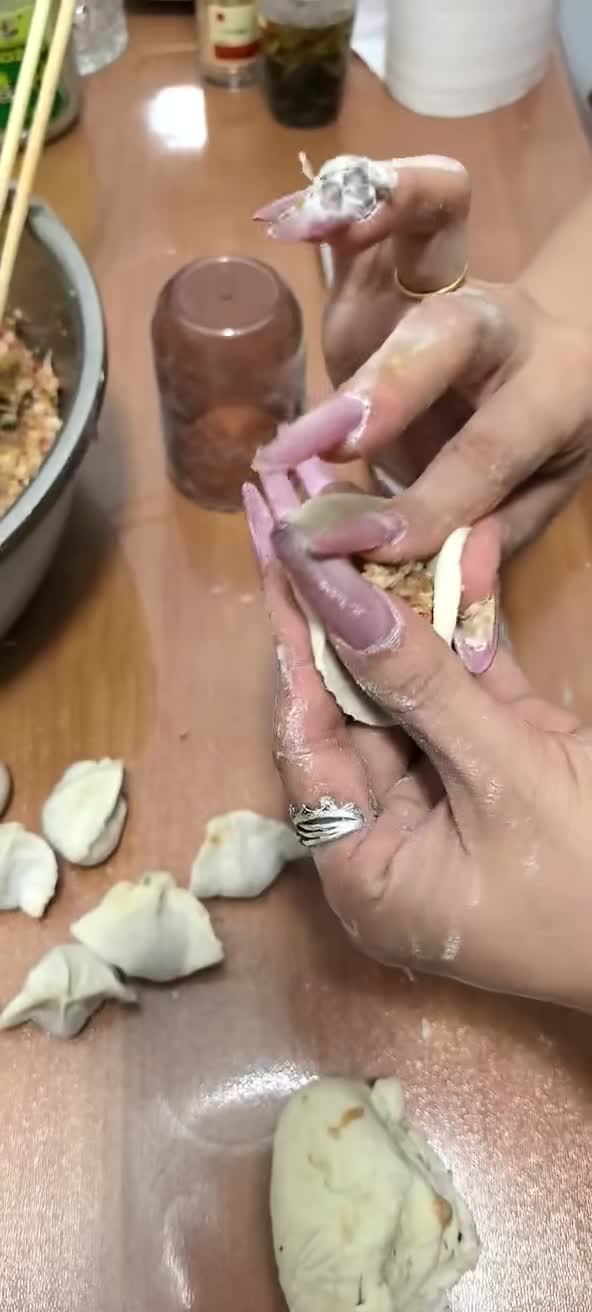 轻松一刻：KTV遇到她，该怎么办？