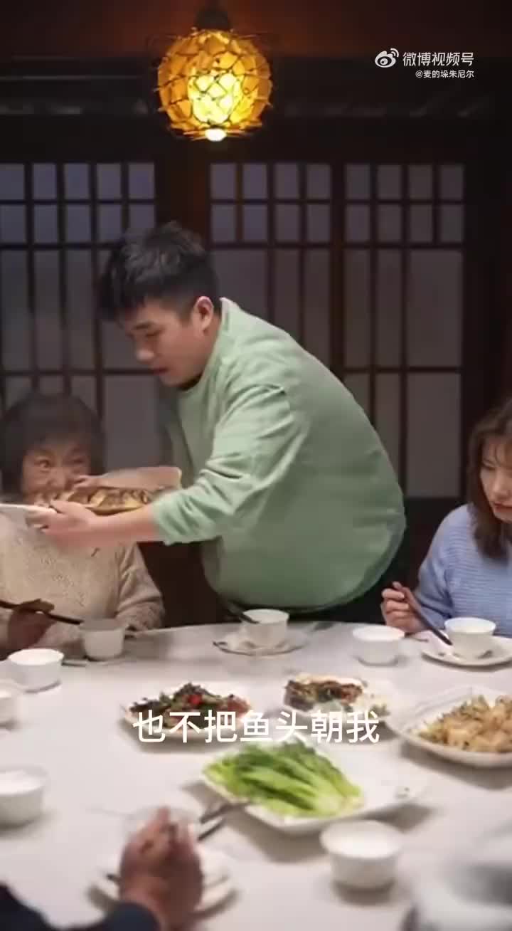 轻松一刻：你若不想熬夜，只能和手机分房睡