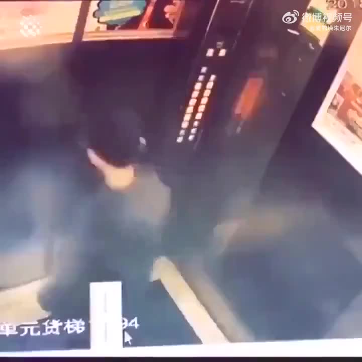 轻松一刻：上车投三万？现在坐公交都这么贵了吗