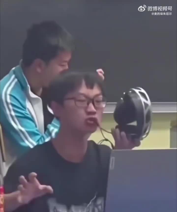 轻松一刻：这周将无心上班，全力燥候春节！