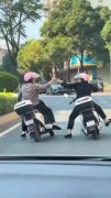 轻松一刻：母女嫁给父子俩，将来的孩子该怎么叫