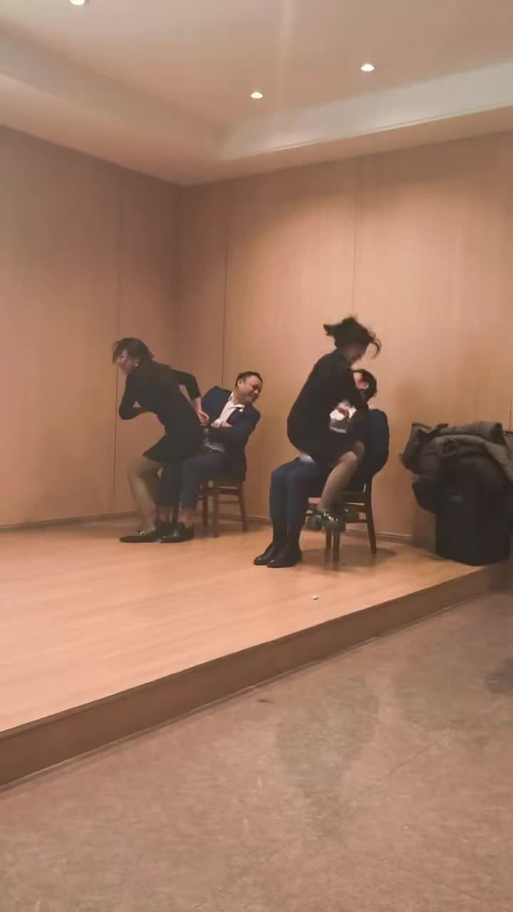 轻松一刻：＂年后再说呗＂的那个年后来了