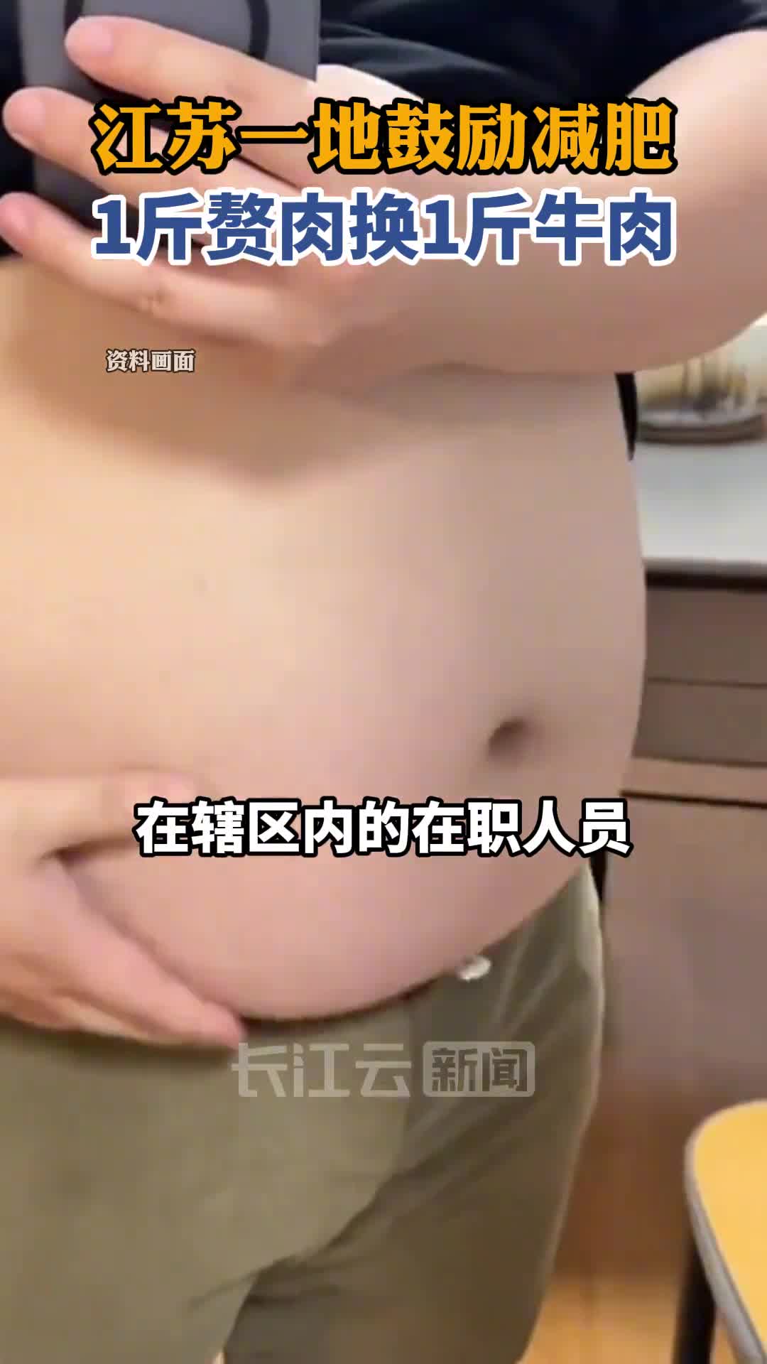 轻松一刻：这烟劲儿大，兄弟我给你点上！