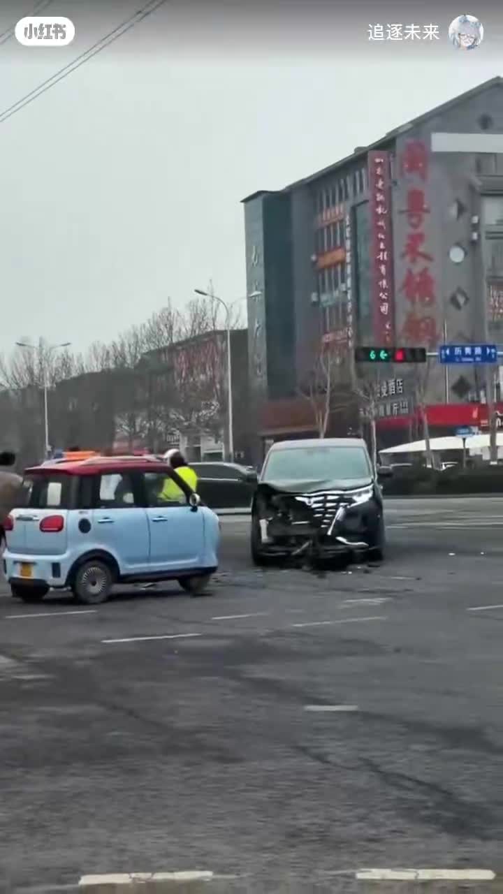 轻松一刻：朋友们，你们的工作有着落了